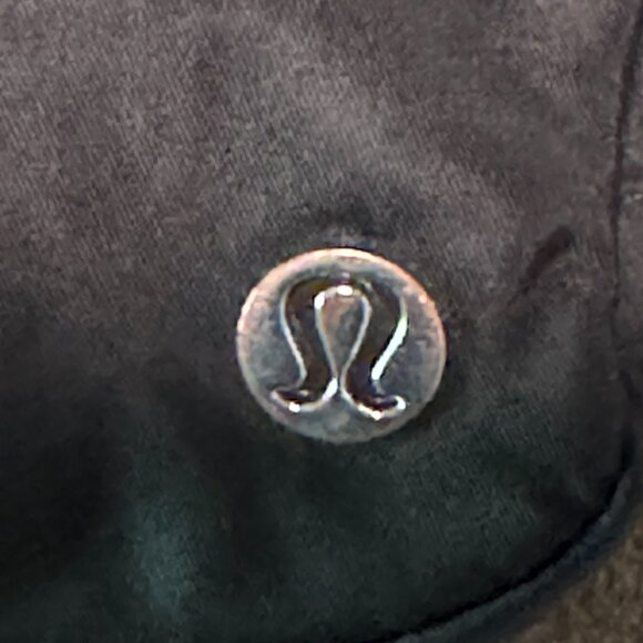 Lululemon Athletica Everywhere Belt Bag, Black, 7.5 x 5 x 2 inches - Picture 4 of 7